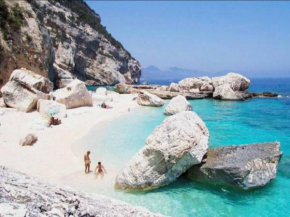 Calagonone villetta con giardino e barbecue Cala Gonone